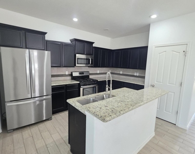 7517 Red Cedar Drive - Photo Thumbnail 6