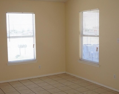 8909 Herbert Street - Photo Thumbnail 4