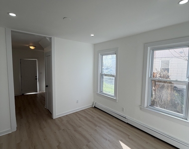142 Cowles Street - Photo Thumbnail 2