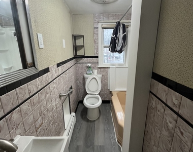 8 Burnham Street - Photo Thumbnail 3