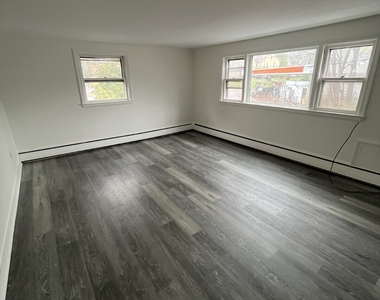 8 Burnham Street - Photo Thumbnail 4