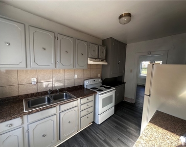 410 W Hallam Ave - Photo Thumbnail 3
