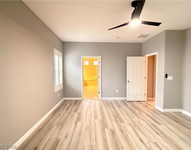 2759 Foxtail Creek Avenue - Photo Thumbnail 8