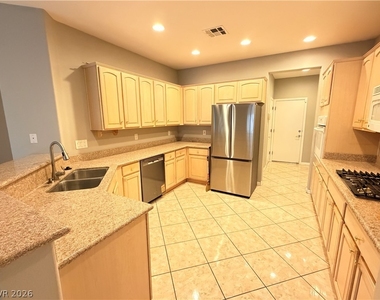 2759 Foxtail Creek Avenue - Photo Thumbnail 16
