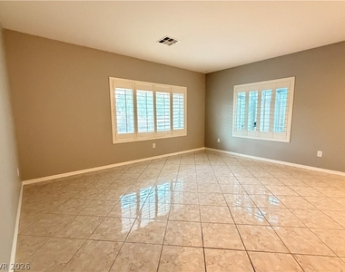 2759 Foxtail Creek Avenue - Photo Thumbnail 13