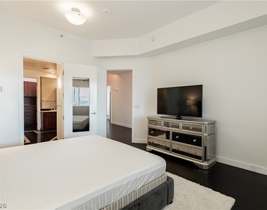 360 E Desert Inn Road - Photo Thumbnail 34