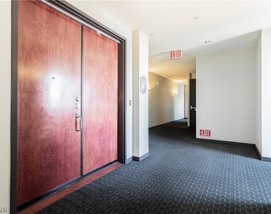 360 E Desert Inn Road - Photo Thumbnail 9