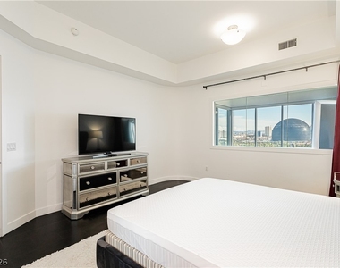 360 E Desert Inn Road - Photo Thumbnail 35