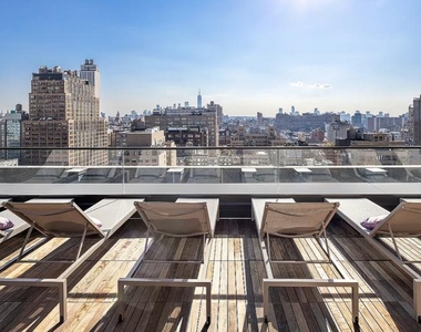 215 West 28th Street - Photo Thumbnail 6