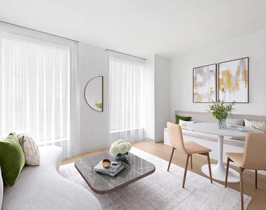 215 West 28th Street - Photo Thumbnail 2