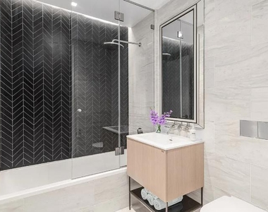 215 West 28th Street - Photo Thumbnail 1