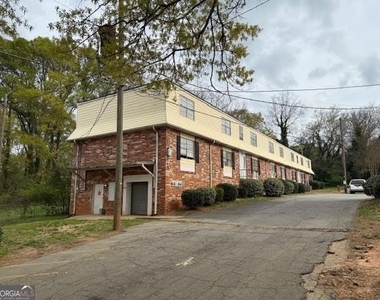 1110 W Poplar, Street - Photo Thumbnail 2