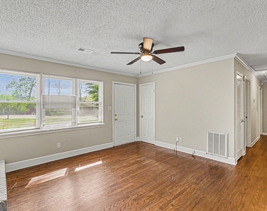 3670 Goodwin Road - Photo Thumbnail 5