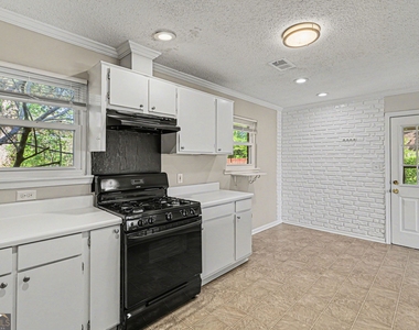 3670 Goodwin Road - Photo Thumbnail 7