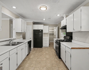 3670 Goodwin Road - Photo Thumbnail 6