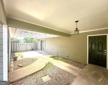 100 Lakeview Lane - Photo Thumbnail 3