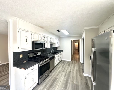 100 Lakeview Lane - Photo Thumbnail 11