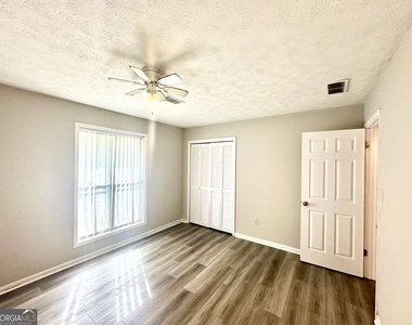 100 Lakeview Lane - Photo Thumbnail 25