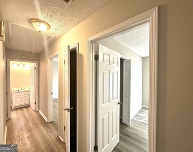 100 Lakeview Lane - Photo Thumbnail 20