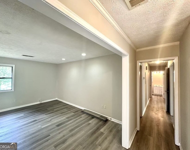 100 Lakeview Lane - Photo Thumbnail 6