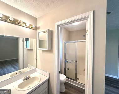 100 Lakeview Lane - Photo Thumbnail 18
