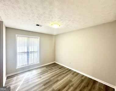 100 Lakeview Lane - Photo Thumbnail 21