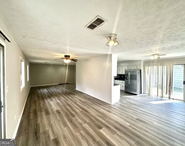 100 Lakeview Lane - Photo Thumbnail 8