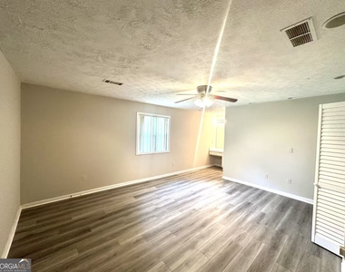 100 Lakeview Lane - Photo Thumbnail 15