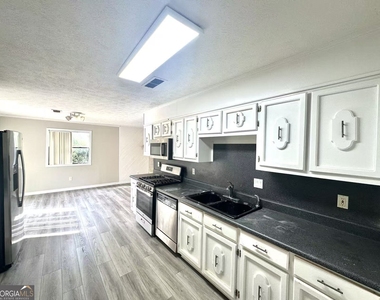 100 Lakeview Lane - Photo Thumbnail 12