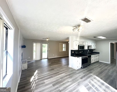 100 Lakeview Lane - Photo Thumbnail 9