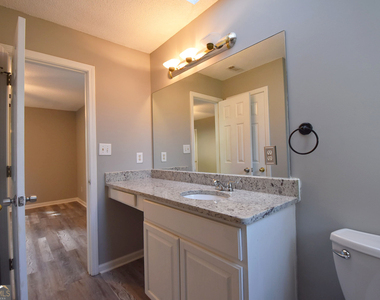 700 S Fairfield Drive - Photo Thumbnail 13