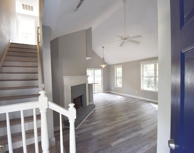 700 S Fairfield Drive - Photo Thumbnail 1