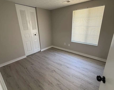 418 Engle Drive - Photo Thumbnail 9