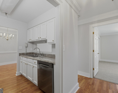 300 Johnson Ferry Road - Photo Thumbnail 4