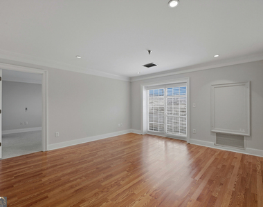 300 Johnson Ferry Road - Photo Thumbnail 9