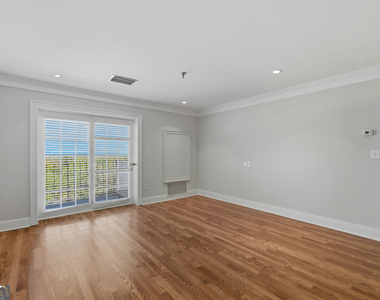 300 Johnson Ferry Road - Photo Thumbnail 8