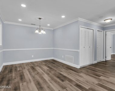 401 Hampton Court - Photo Thumbnail 14