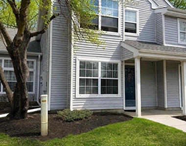 401 Hampton Court - Photo Thumbnail 1