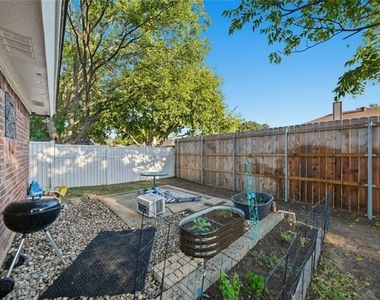 1129 W Hills Terrace - Photo Thumbnail 30