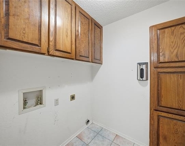 1129 W Hills Terrace - Photo Thumbnail 19