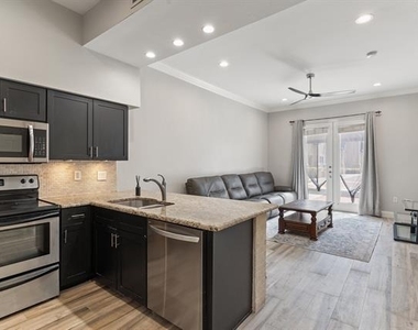 3102 Kings Road - Photo Thumbnail 3