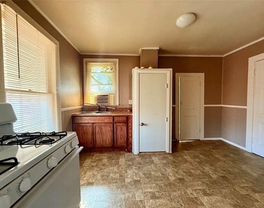 3100 Avenue G - Photo Thumbnail 4