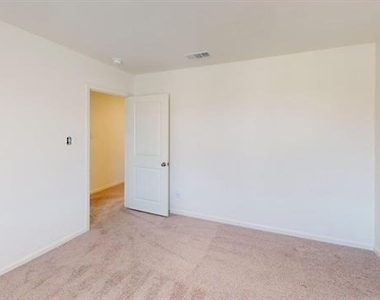 311 Pennsylvania Avenue - Photo Thumbnail 12
