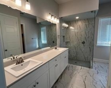 9008 Guadalupe Street - Photo Thumbnail 10
