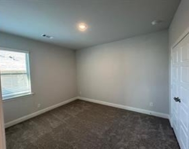 9008 Guadalupe Street - Photo Thumbnail 12