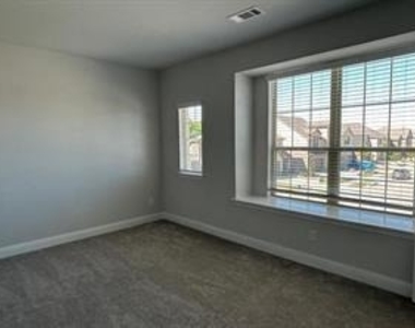 9008 Guadalupe Street - Photo Thumbnail 17