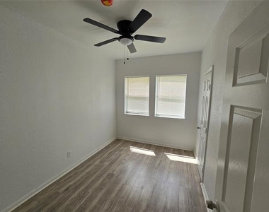 5004 E Side Avenue - Photo Thumbnail 4