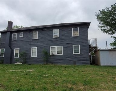 5004 E Side Avenue - Photo Thumbnail 5