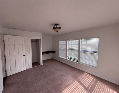5003 Bryan Street - Photo Thumbnail 6