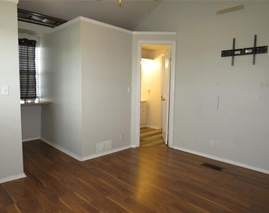 4657 S Bonnie Brae Street - Photo Thumbnail 27